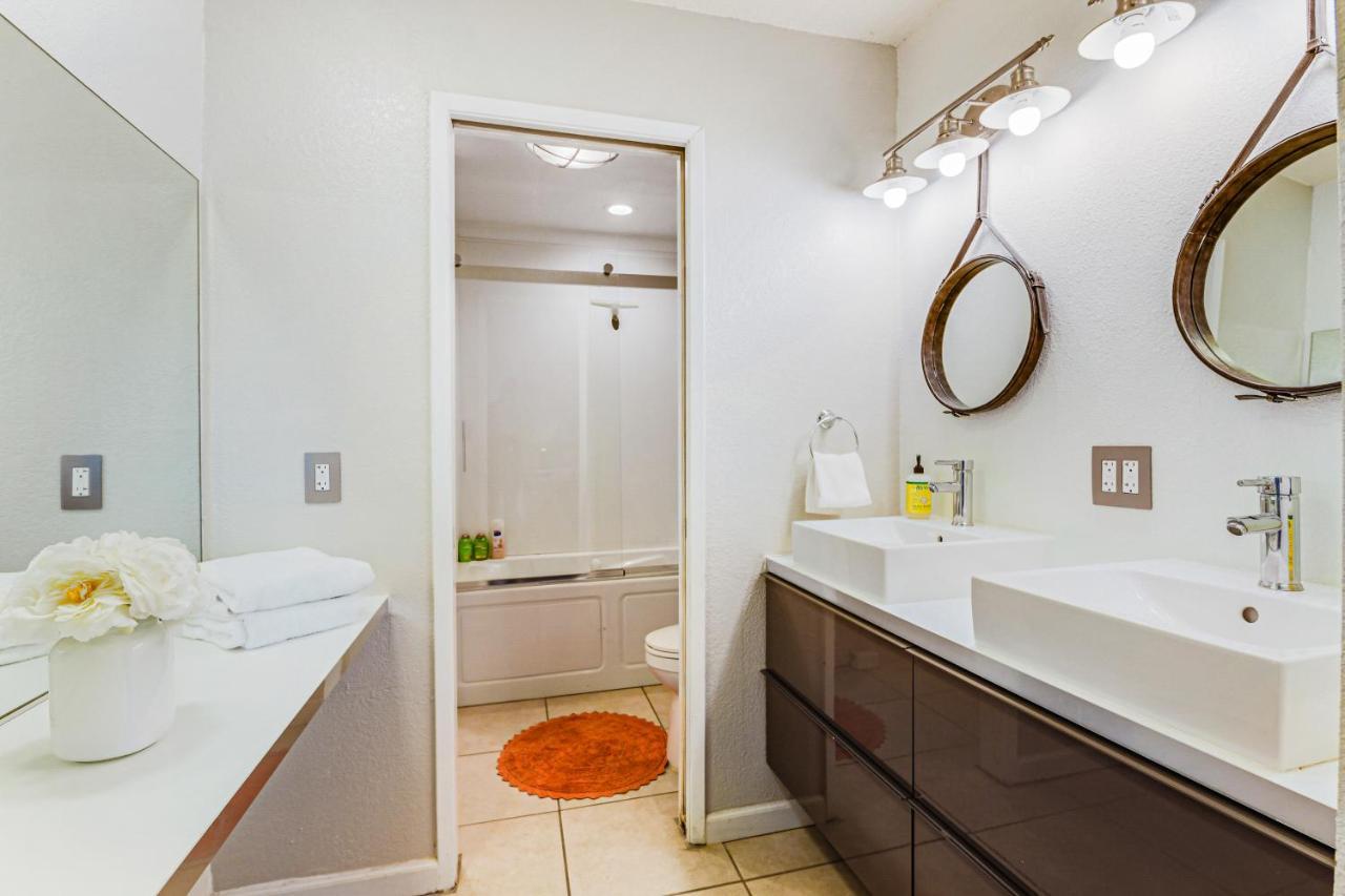 Desert Pool House: Sun, Swim, Sip & Stay Indio Eksteriør billede